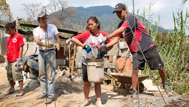 Inizia il tuo viaggio solidale imparando una lingua straniera e rimboccati le maniche in un progetto di volontariato.  Potrai contribuire alla costruzione di una casa privata o di un edificio pubblico e portare il tuo aiuto in diversi tipi di progetto, immergendoti nella cultura del Paese.