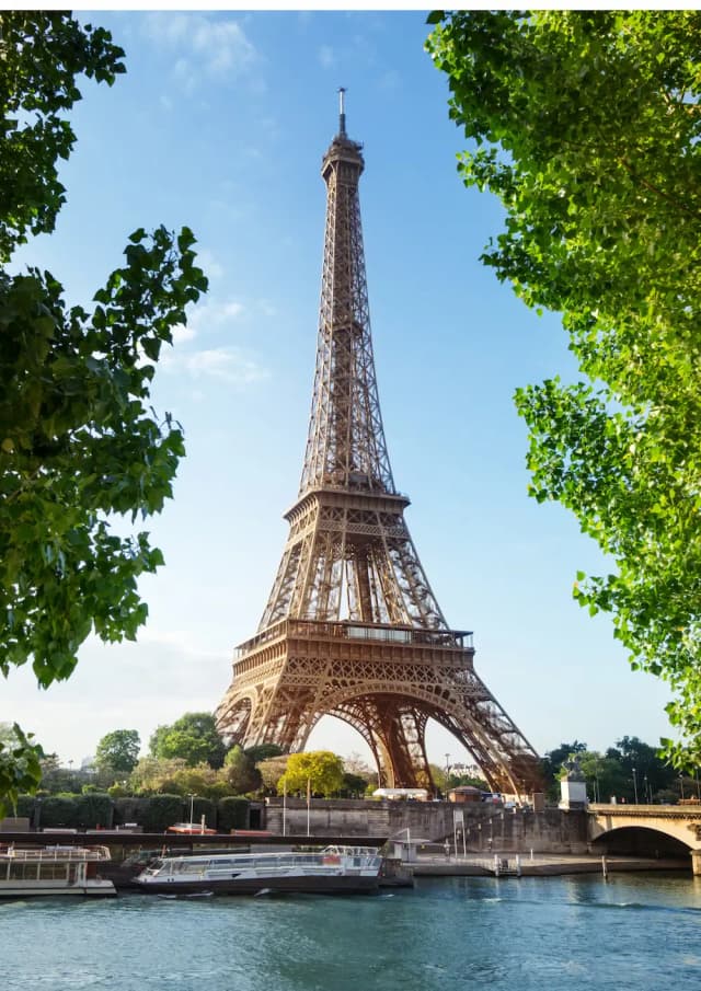 La Torre Eiffel a Parigi, città francese in cui WEP è presente con un proprio ufficio.