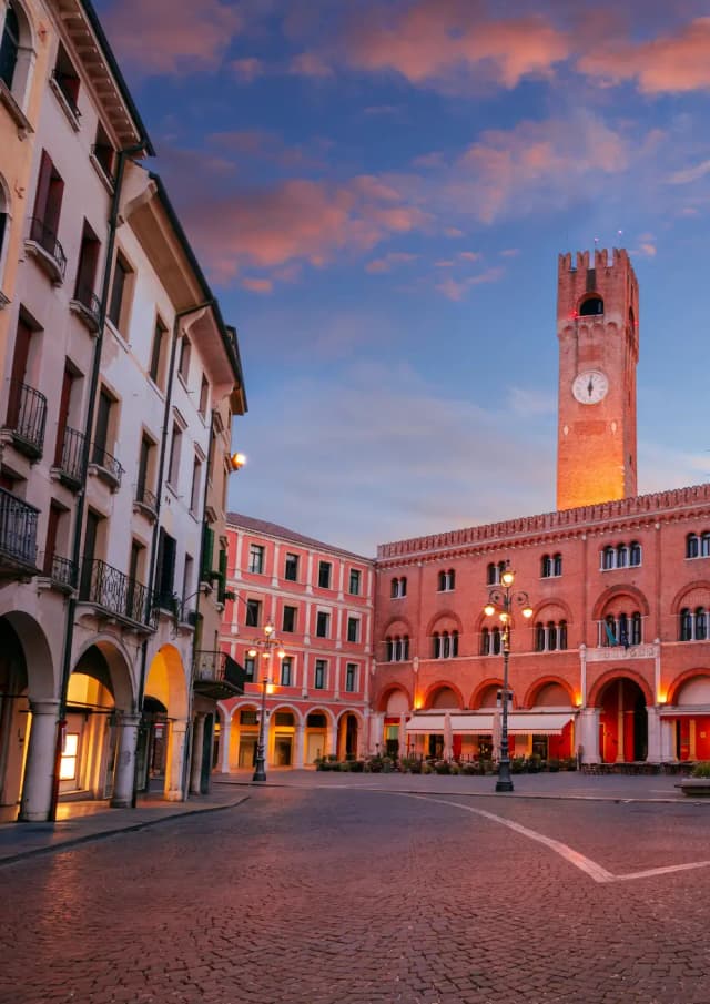 Piazza dei Signori a Treviso, una delle città italiane in cui WEP è presente con un ufficio.